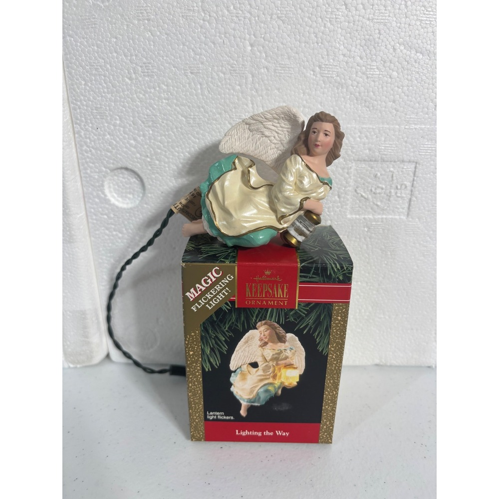 Hallmark‎ Keepsake Ornament Lighting the Way Angel Flickering Light Magic 1995